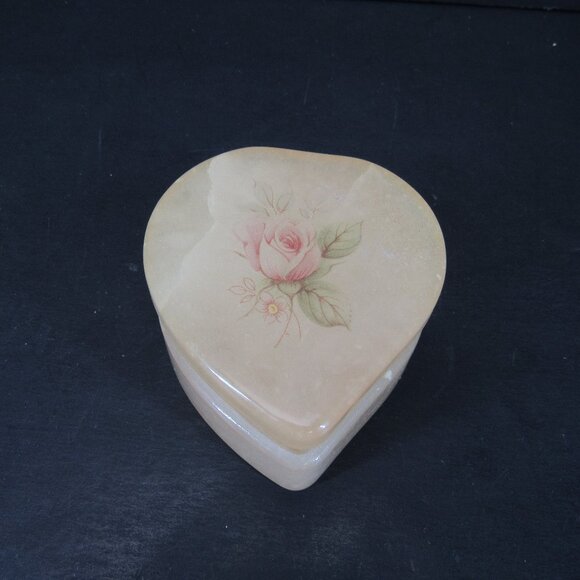 Genuine Alabaster Hand Carved Made in Italy Small Hinged Lid Heart Trinket Box - Picture 1 of 10